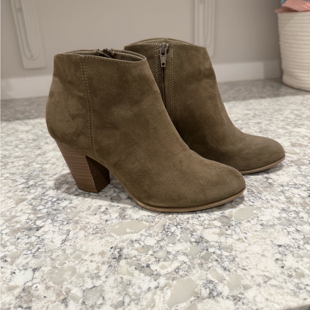 Women's Suede Ankle Boots - Olive Green